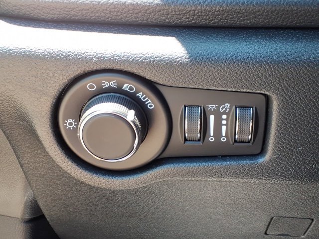 New 2027 Chrysler Pacifica Select AWD/4WD image 18