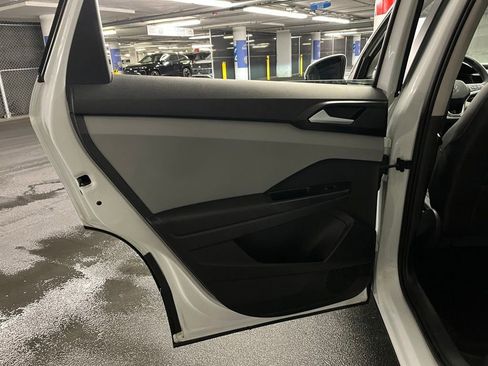 Used 2022 Volkswagen Taos SEL w/ Panoramic Sunroof Package AWD/4WD image 21