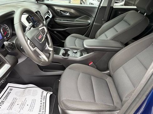 Used 2023 GMC Terrain SLE w/ Driver Convenience Package image 9