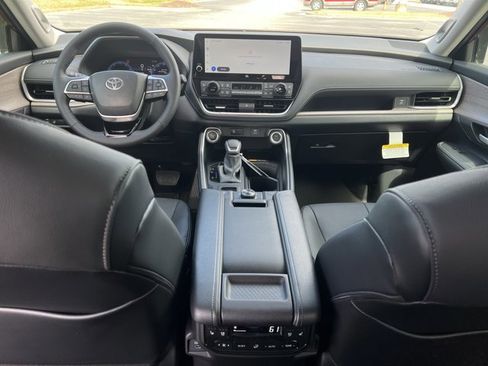New 2026 Toyota Grand Highlander Platinum image 16