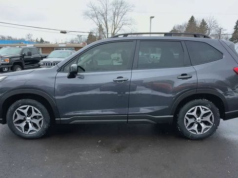 Used 2023 Subaru Forester Premium image 5