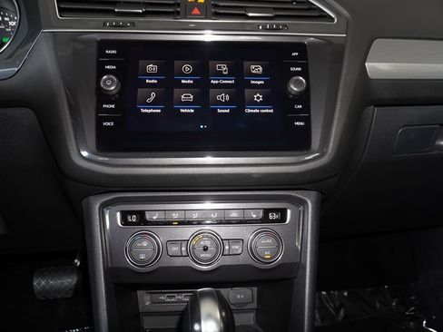 Used 2020 Volkswagen Tiguan SE w/ 3rd Row Seat Package image 19