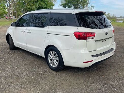 Used 2016 Kia Sedona LX w/ LX Convenience Package FWD image 4