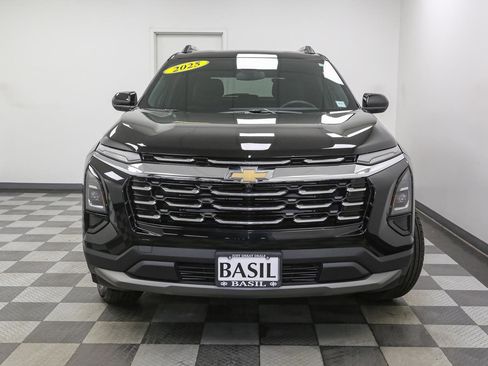 Used 2025 Chevrolet Equinox LT w/ Convenience Package II AWD/4WD image 3