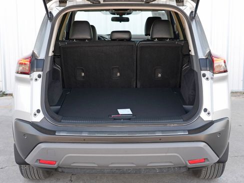 Used 2023 Nissan Rogue SV image 9