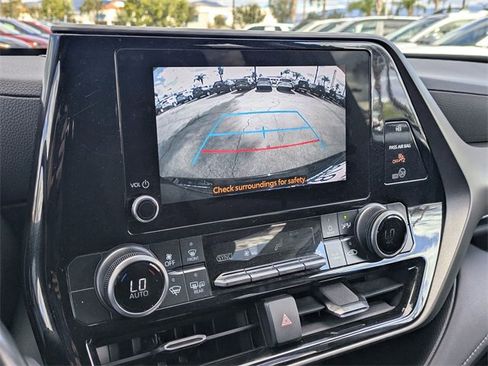 Used 2023 Toyota Highlander LE image 13
