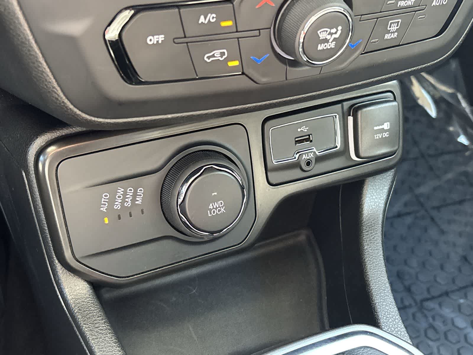 Used 2022 Jeep Renegade Sport w/ Sport Appearance Group AWD/4WD image 26