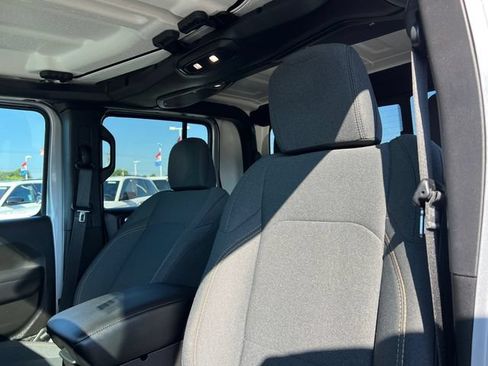 Certified 2024 Jeep Gladiator Sport AWD/4WD image 23