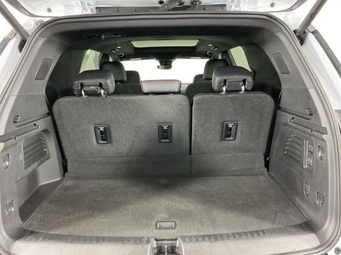 Used 2025 Chevrolet Traverse RS AWD/4WD image 31