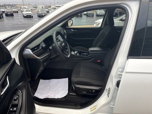 Used 2023 Jeep Grand Cherokee L Laredo image 7