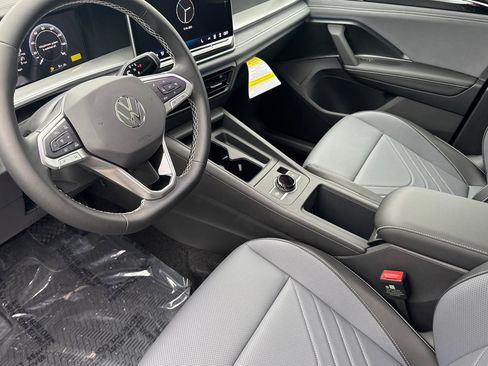 New 2026 Volkswagen Tiguan SE image 9