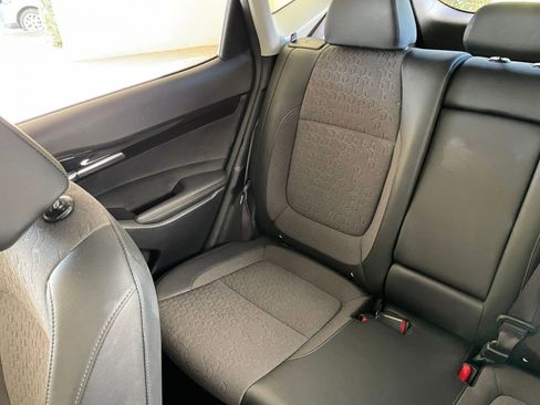 Used 2025 Kia Seltos S image 38