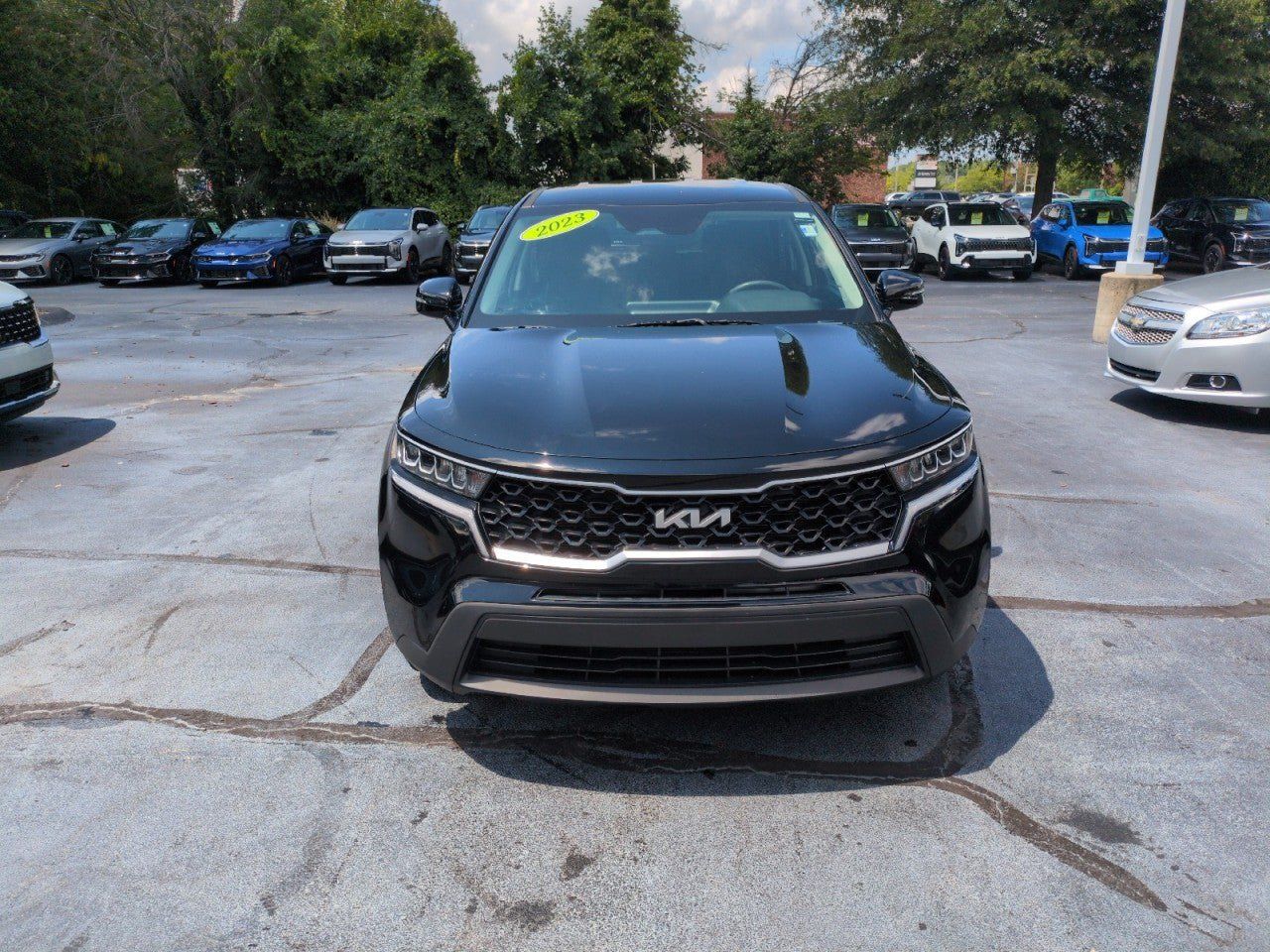 Certified 2023 Kia Sorento LX FWD image 2