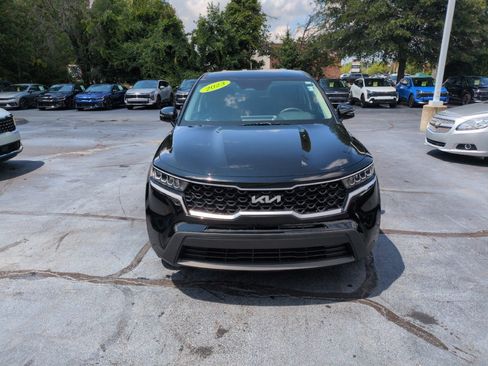 Certified 2023 Kia Sorento LX FWD image 2