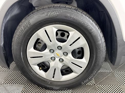 Used 2017 Chevrolet Trax LS FWD image 35