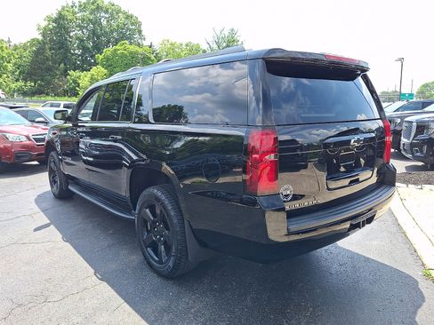 Used 2020 Chevrolet Suburban LT w/ Luxury Package AWD/4WD image 4