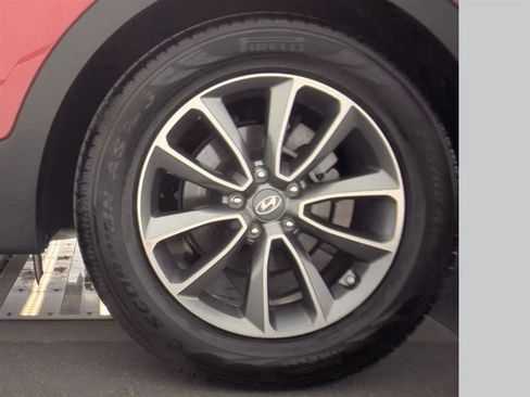 Used 2017 Hyundai Santa Fe SE image 12