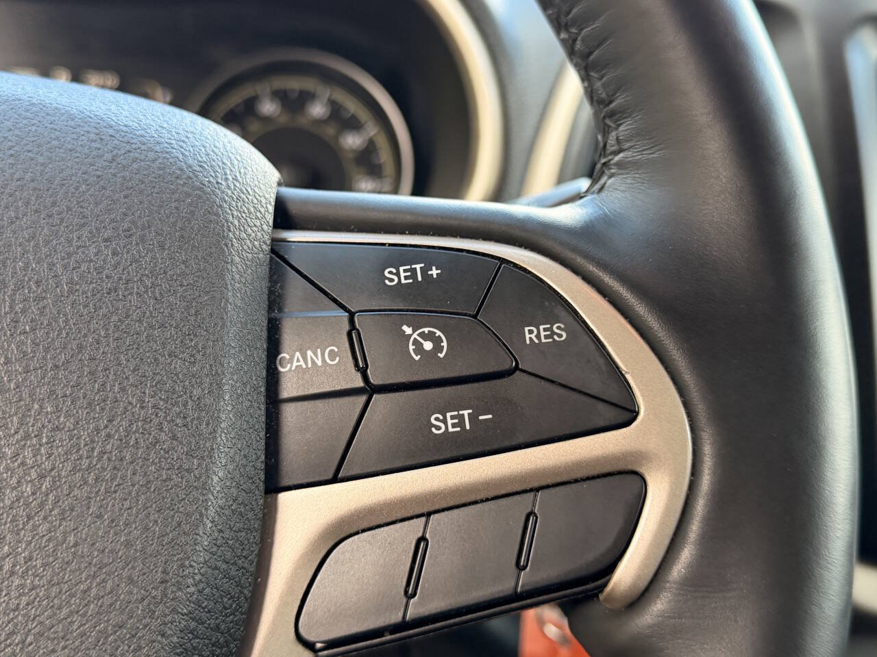 Used 2014 Jeep Cherokee Latitude w/ Cold Weather Group AWD/4WD image 13