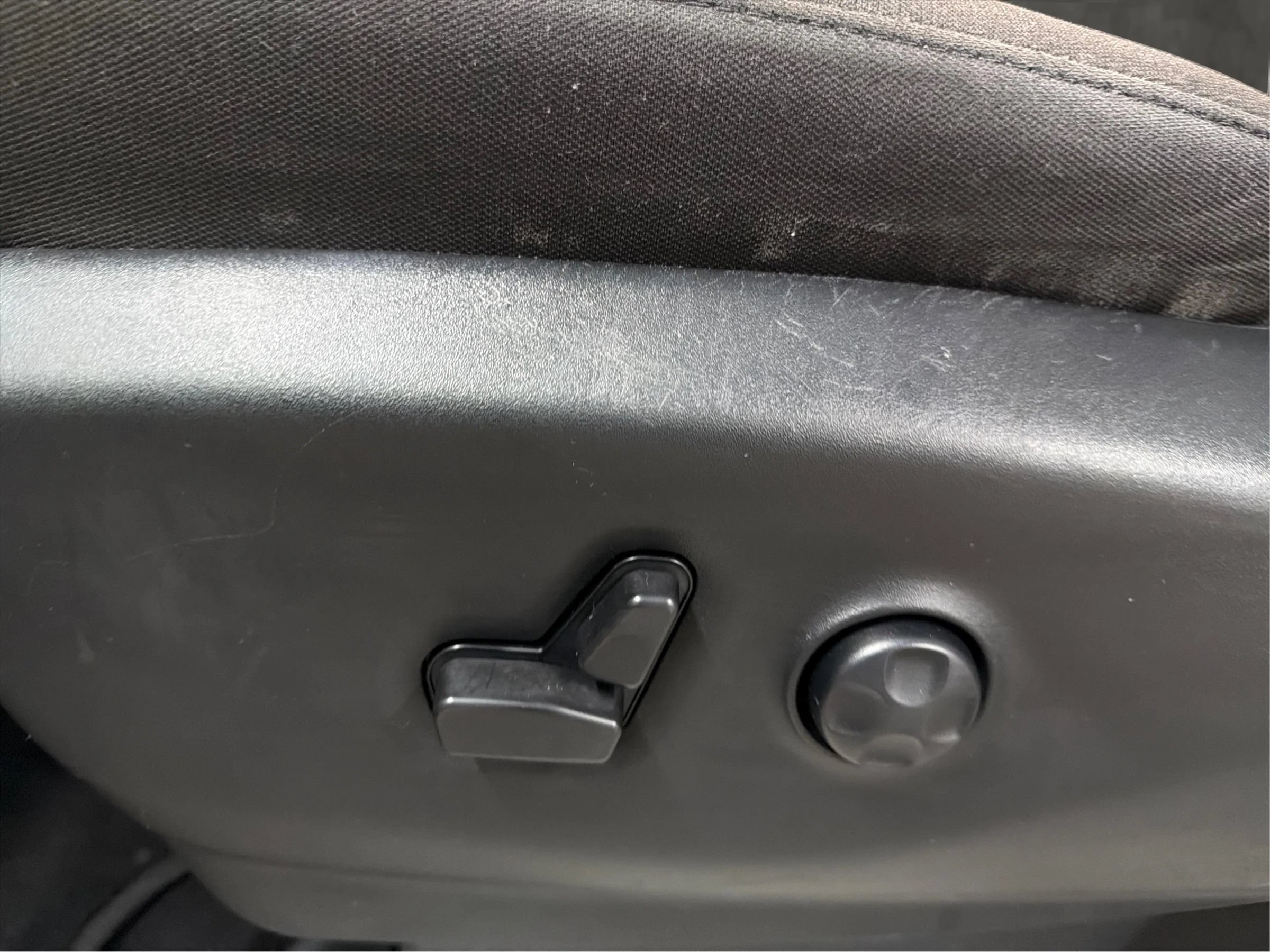 Used 2023 Chrysler Voyager LX FWD image 33