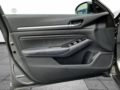 Used 2023 Nissan Altima 2.5 SR w/ SR Premium Package FWD image 23