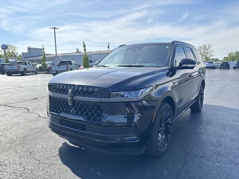 New 2025 Lincoln Navigator Reserve w/ Jet Appearance Package AWD/4WD image 24