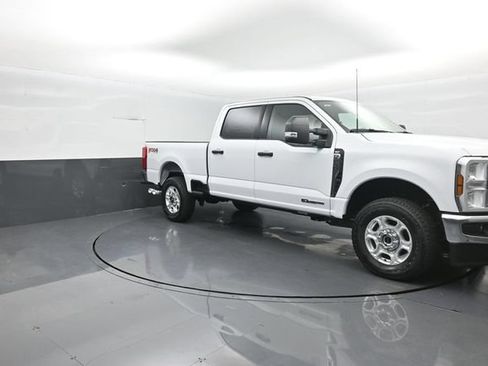 New 2026 Ford F250 XLT w/ FX4 Off-Road Package AWD/4WD image 2