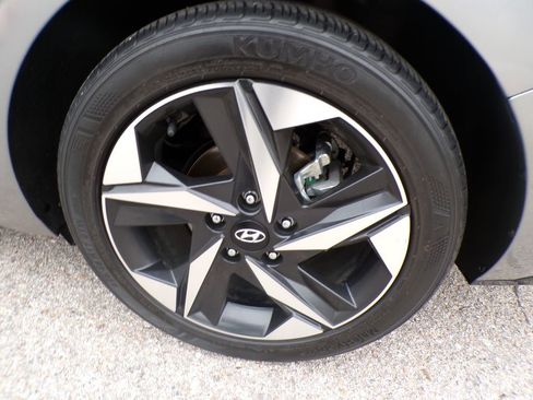 Used 2023 Hyundai Elantra Limited w/ Cargo Package image 8