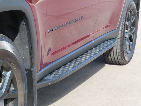 Certified 2024 Jeep Grand Cherokee Altitude image 13