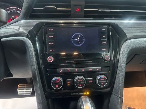 Certified 2022 Volkswagen Passat 2.0T R-Line image 20