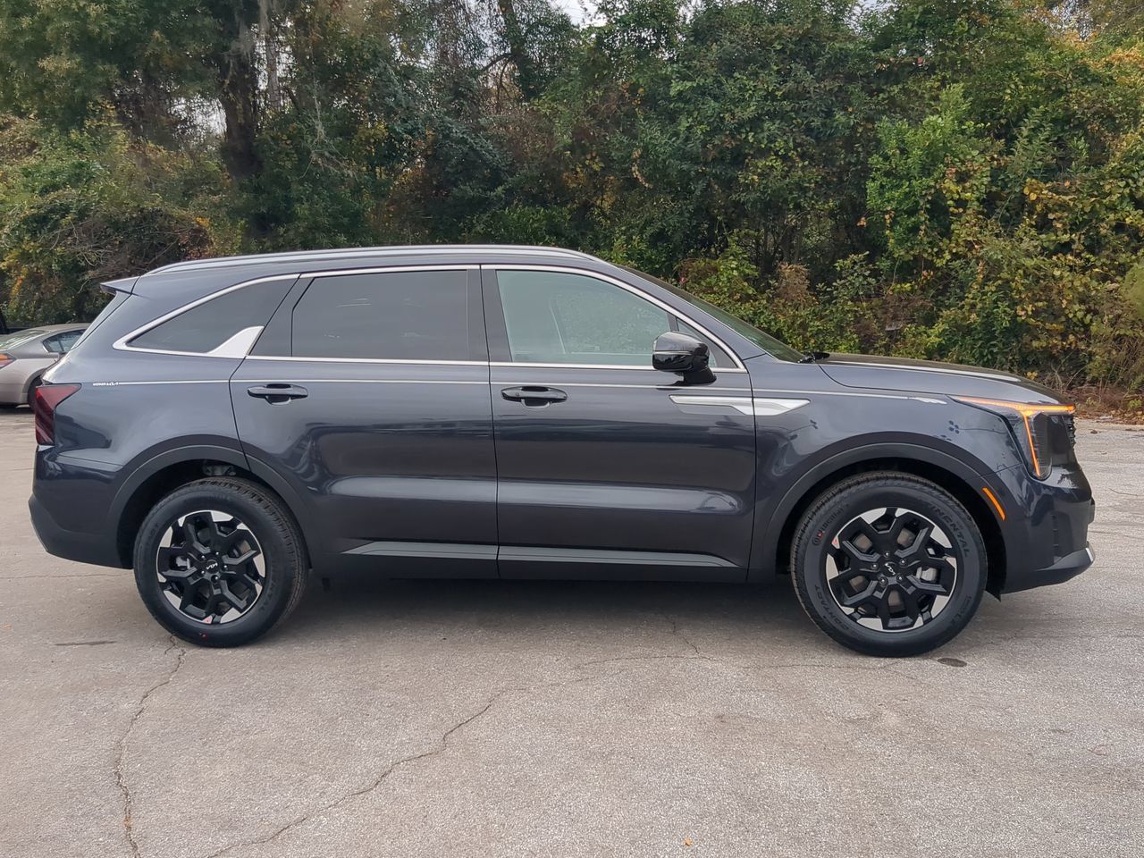 Used 2025 Kia Sorento S w/ Panoramic Sunroof Package FWD image 4