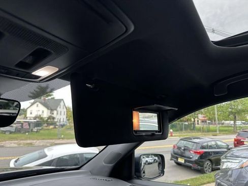 Used 2025 Honda Pilot TrailSport image 17