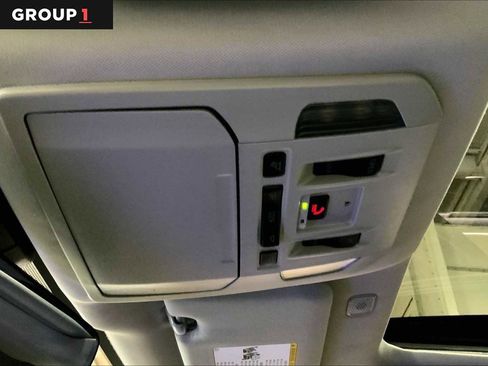 Used 2024 Toyota Highlander XLE image 36