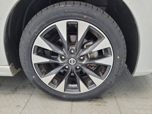 Used 2019 Nissan Sentra SR w/ Exterior Package image 31