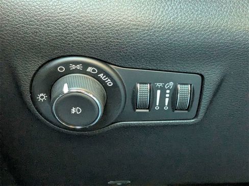 Used 2025 Jeep Compass Trailhawk w/ Trailhawk Elite Group image 27