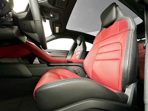 Used 2025 Porsche Taycan image 5