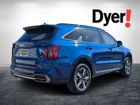 Certified 2023 Kia Sorento EX image 3
