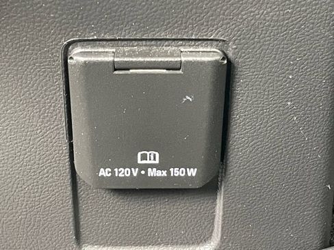 Used 2021 Chevrolet Trax LT w/ LT Convenience Package AWD/4WD image 29