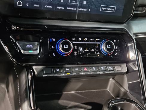 Used 2025 GMC Sierra 2500 AT4X image 33