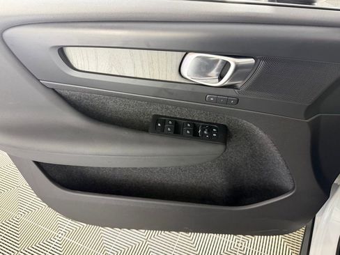 Used 2025 Volvo XC40 B5 Core image 25