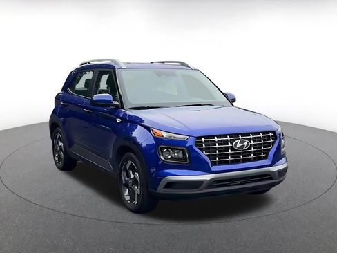 Used 2026 Hyundai Venue SEL FWD image 3