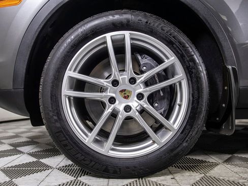 Used 2023 Porsche Cayenne AWD/4WD image 41