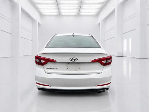 Used 2017 Hyundai Sonata SE FWD image 4