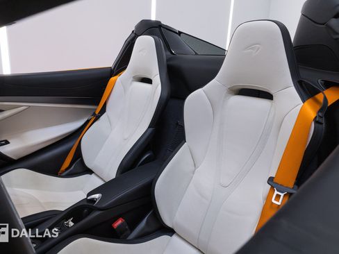 Used 2024 McLaren 750S Spider RWD image 3