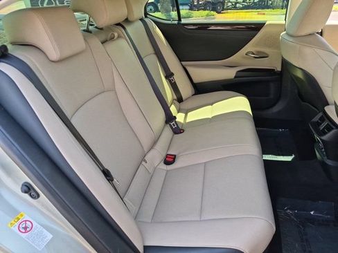 Used 2019 Lexus ES 300h w/ Premium Package FWD image 30