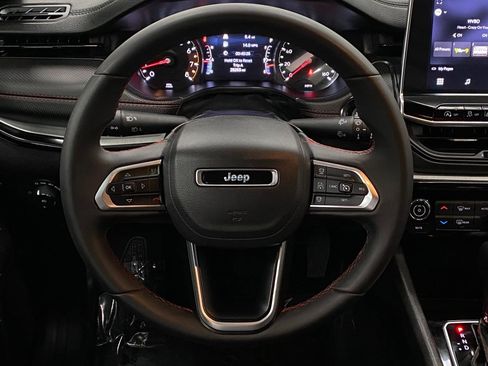 Used 2025 Jeep Compass Trailhawk AWD/4WD image 14