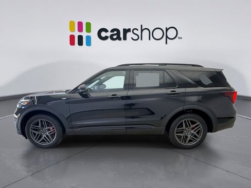 Used 2025 Ford Explorer ST-Line w/ ST-Line Street Pack AWD/4WD image 2