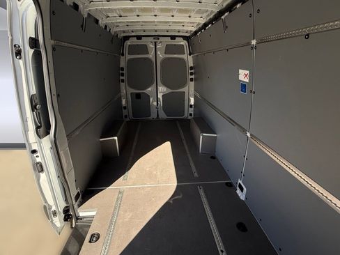 Used 2022 Mercedes-Benz Sprinter 2500 image 28