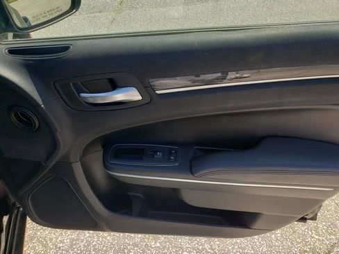 Used 2018 Chrysler 300 Touring L AWD/4WD image 19