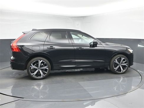 Used 2023 Volvo XC60 B6 Ultimate w/ Protection Package Premier image 8