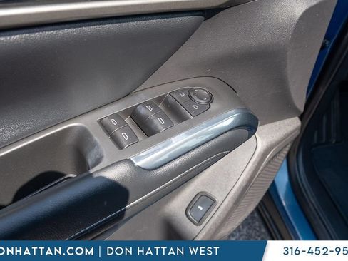 Used 2025 Chevrolet Traverse LT FWD image 14